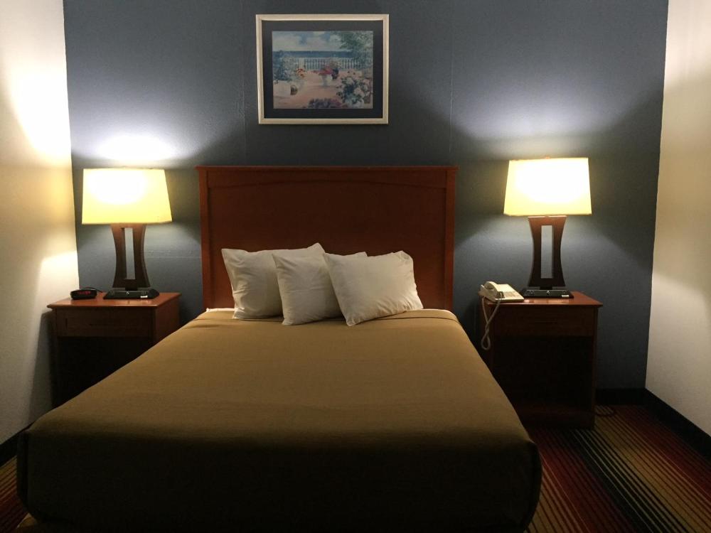 Queen Room interior